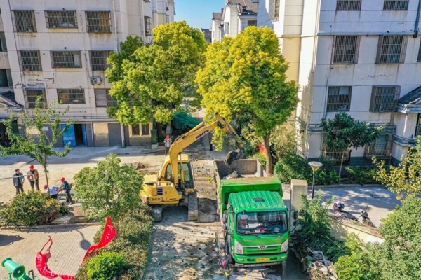 圖為新佳新村雨污分流改造現場。盛義攝