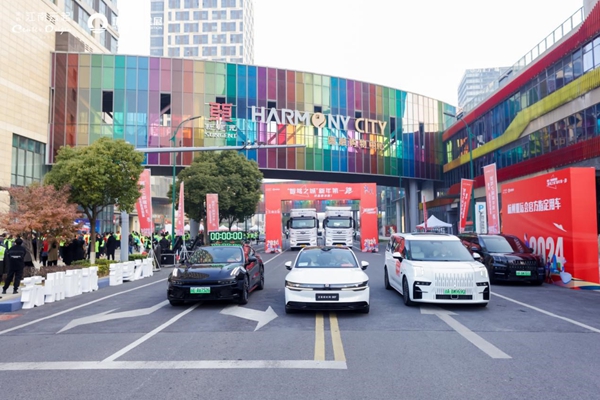 智能駕駛車隊領跑。蘇州高鐵新城供圖