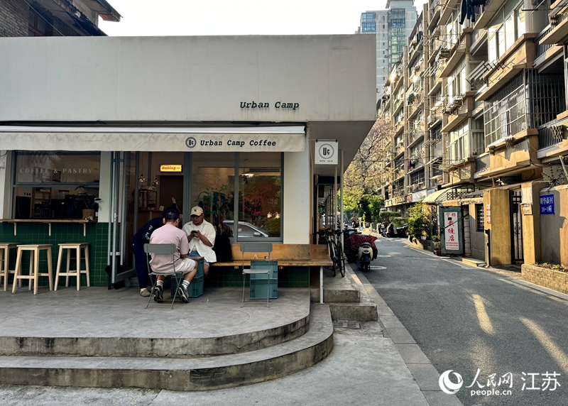 位于明華新村UrbanCamp咖啡店。人民網(wǎng)記者馬曉波攝