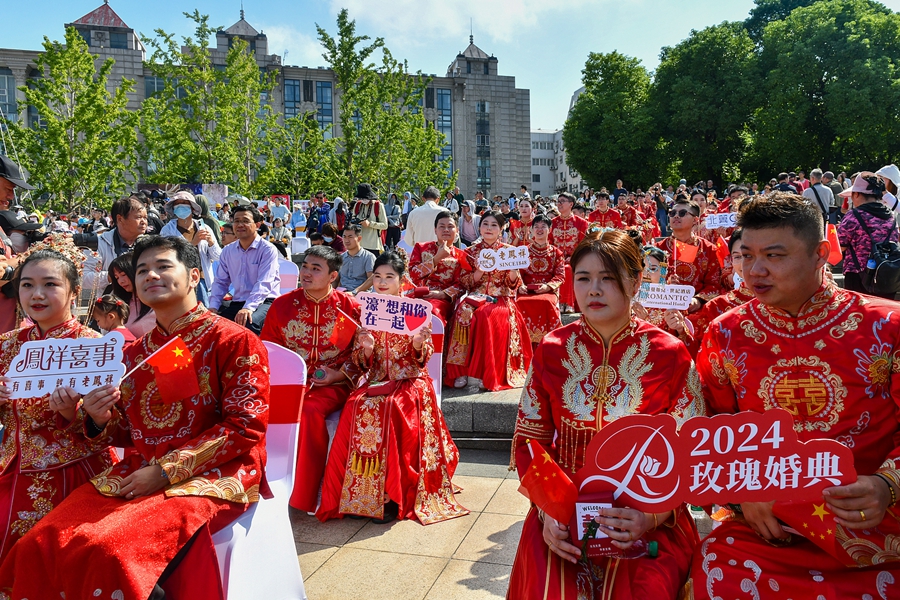 集體婚禮現(xiàn)場。彭常青攝