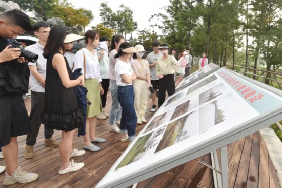 采訪團走進大運河畔實地調研